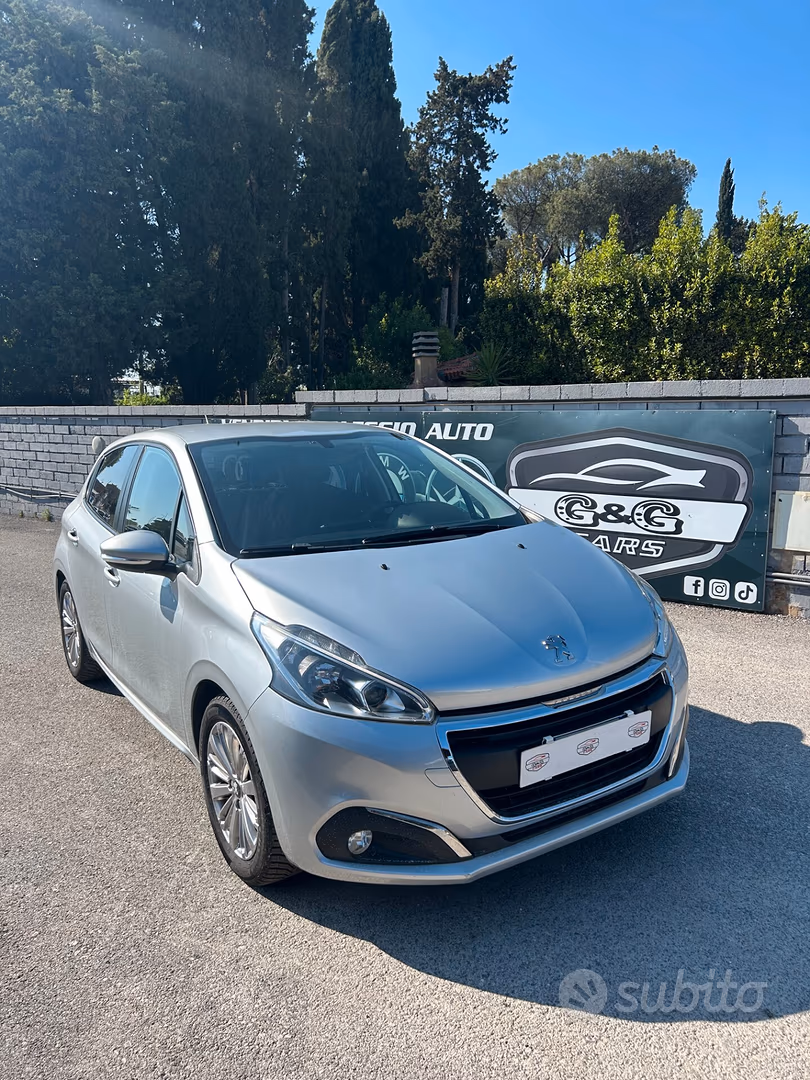 Peugeot 208 PureTech 82 5p. GPL Allure – 7.850 €