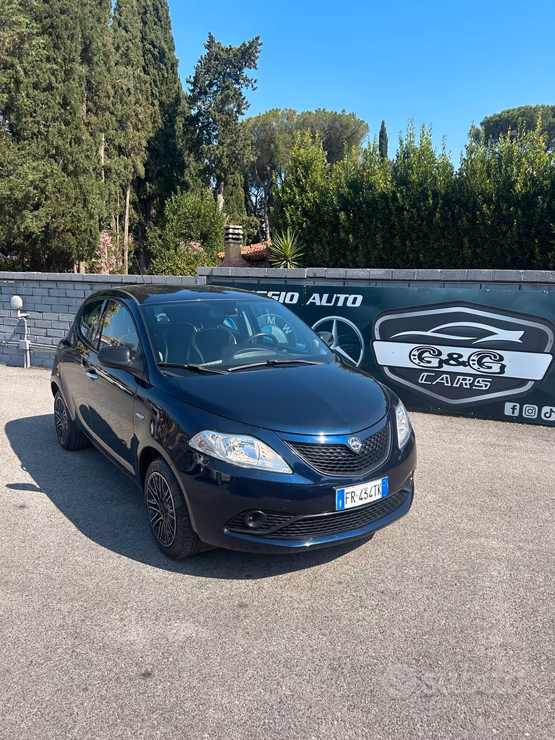 Lancia Ypsilon 1.2 69 CV 5 porte Platinum – 8.450 €